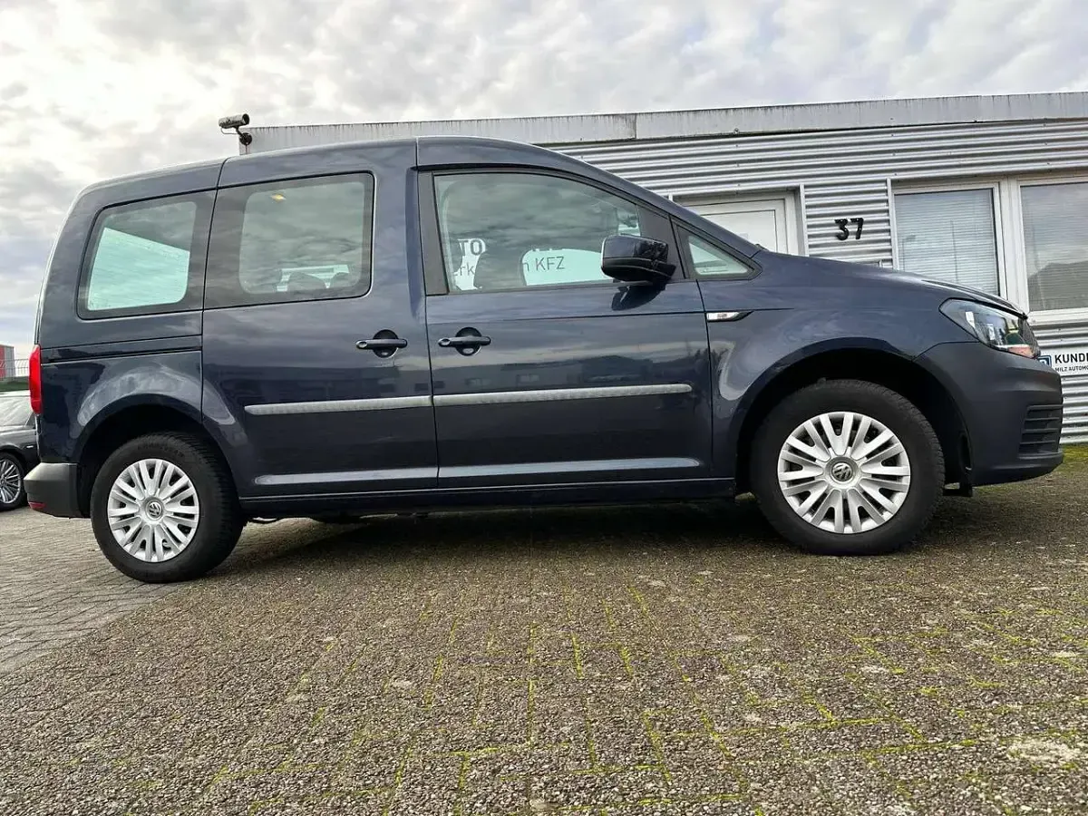 Gebraucht VW Caddy Trendline 102 PS (75 kW) 2018 Starlight blue metallic Van / Kleinbus