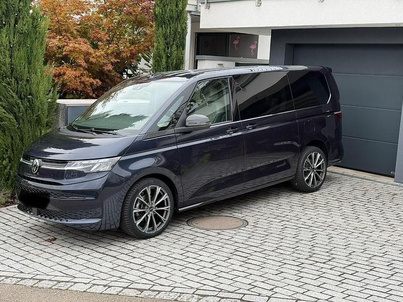 Blau Gebraucht 2024 VW Multivan Life Van | 49.890 € (Guter Preis) - Bild 1/4
