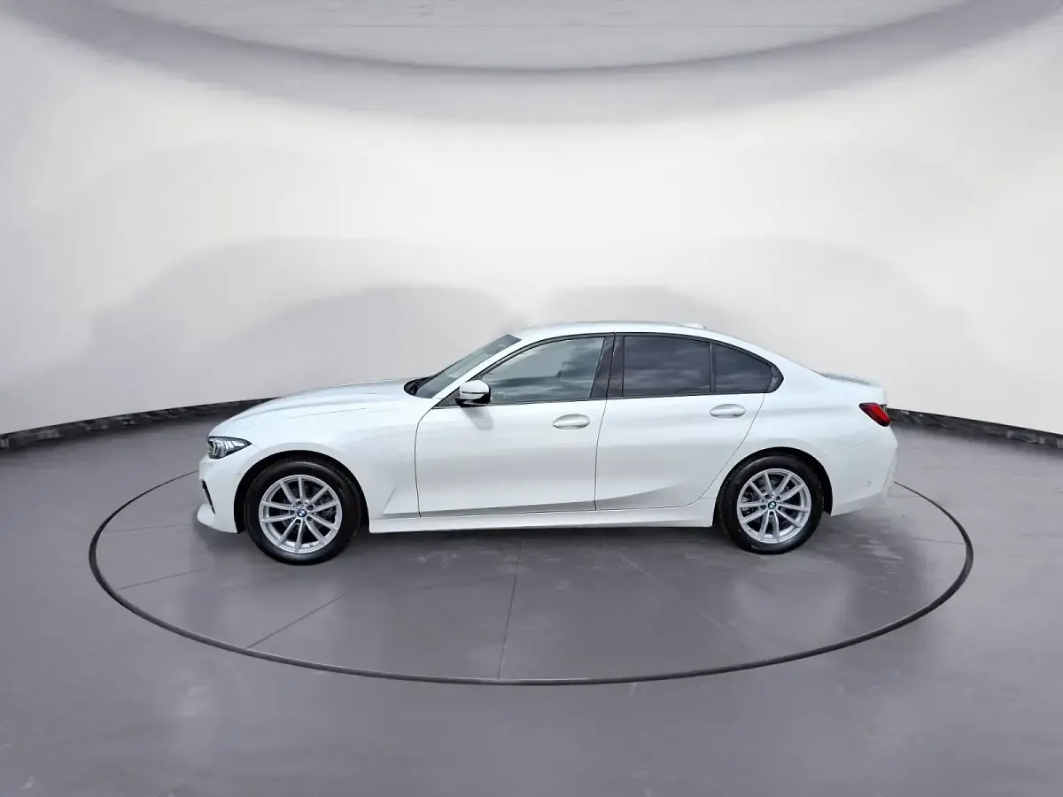 Gebraucht BMW 318 156 PS (114 kW) 2025 Limousine