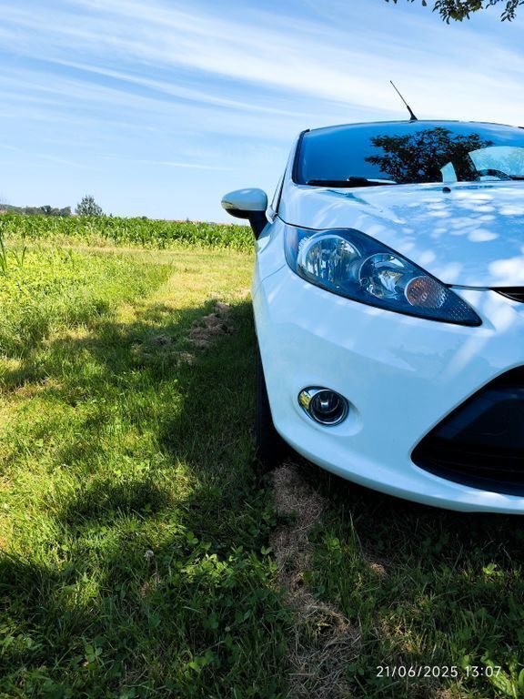 Gebraucht Ford Fiesta Champions Edition 60 PS (44 kW) 2012 Weiß Kleinwagen