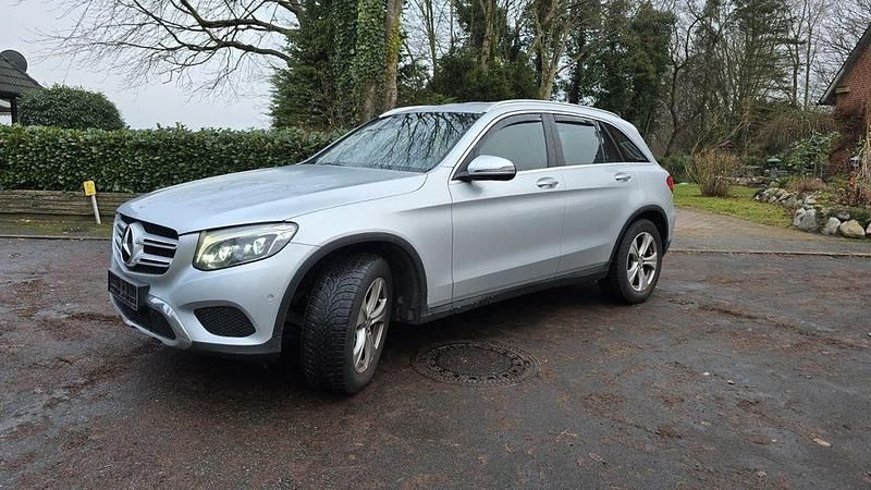Silber Gebraucht 2016 Mercedes GLC250 SUV | 31.100 € (Teuer) - Bild 1/4