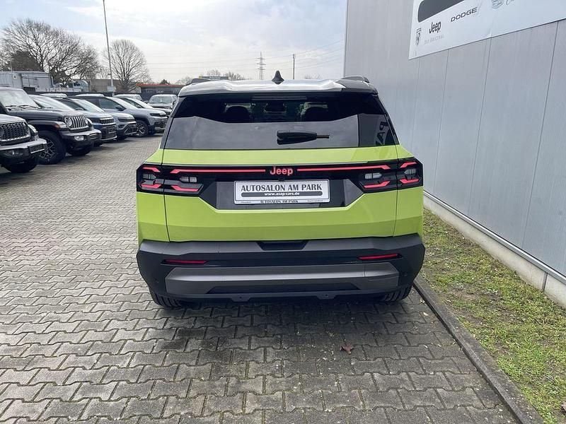 Neu Jeep Compass 145 PS (106 kW) 2026 Grün SUV