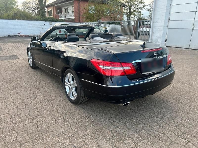 Gebraucht Mercedes E220 170 PS (125 kW) 2011 Schwarz Cabrio