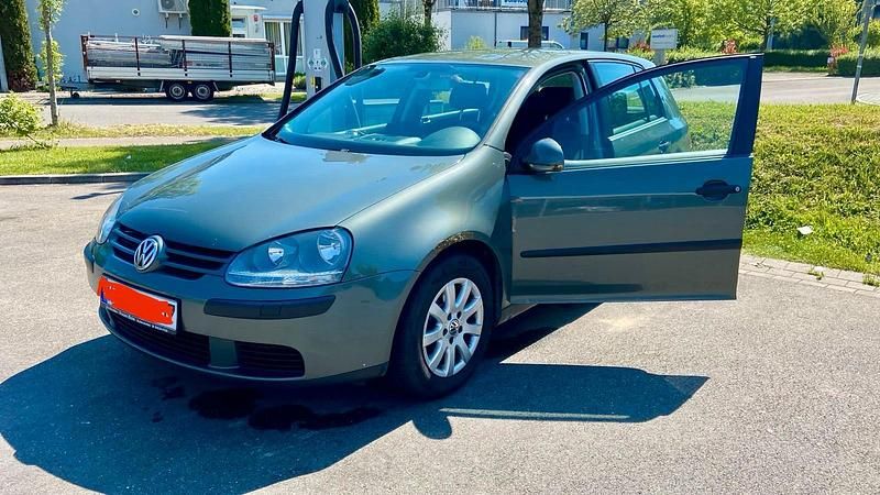 Grau Gebraucht 2004 VW Golf V Limousine | 2.700 € (Etwas zu teuer) - Bild 1/2