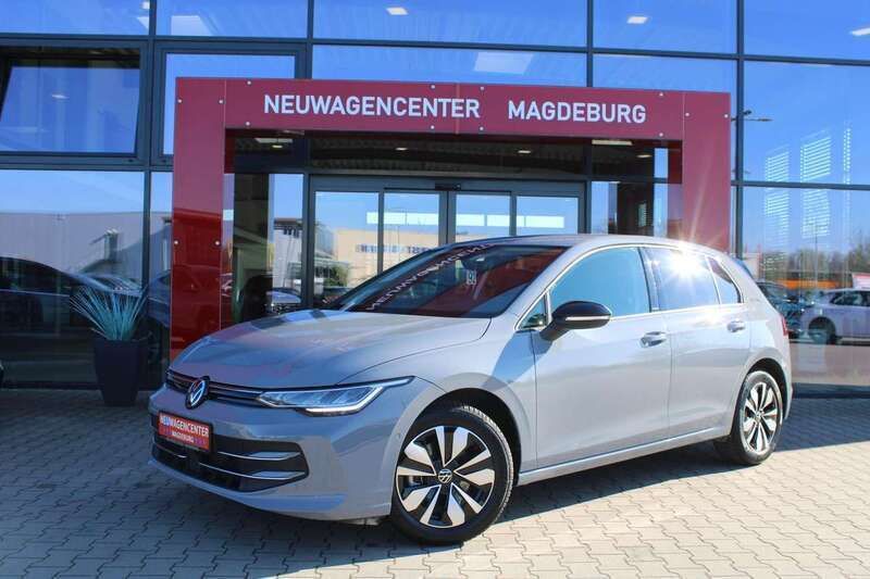 Mondsteingrau Gebraucht 2024 VW Golf VIII Goal Limousine | 32.280 € (Superpreis) - Bild 1/4