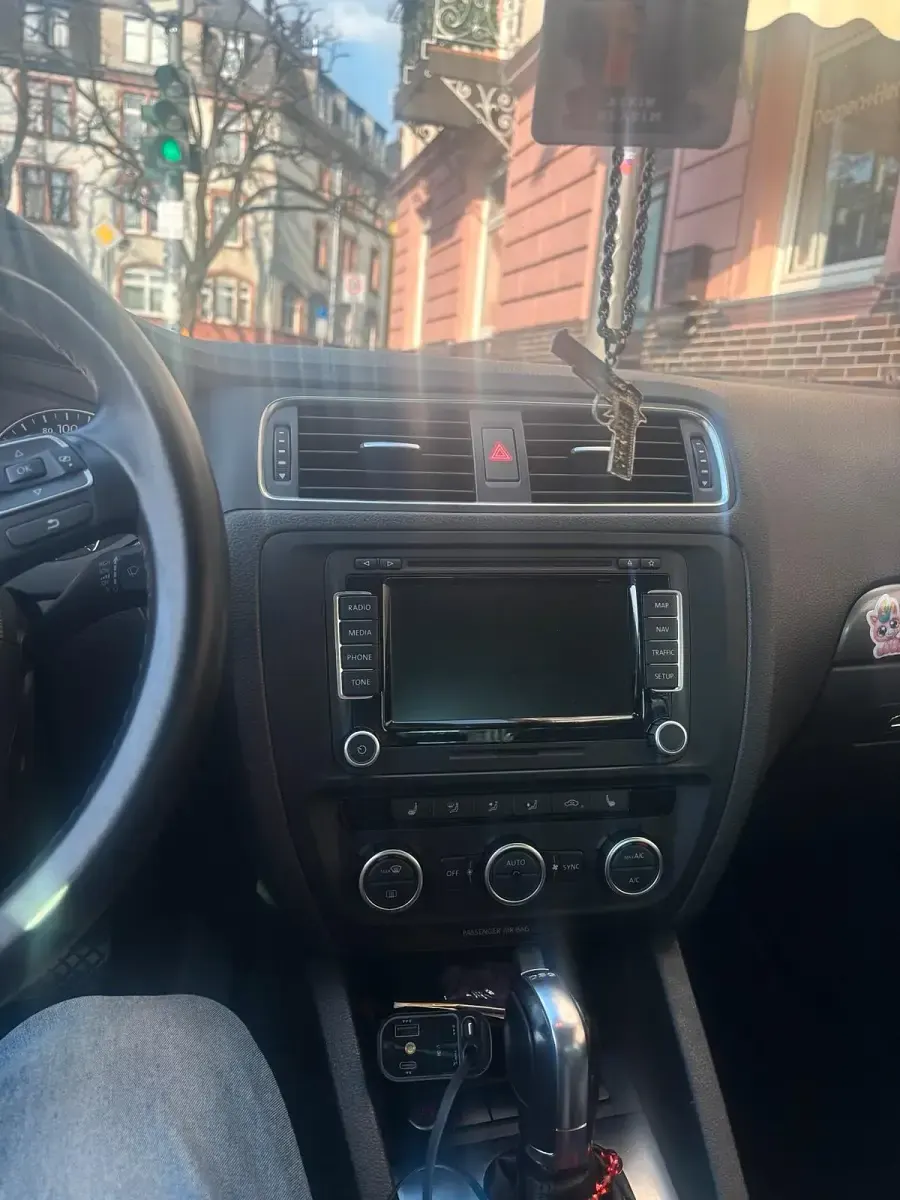 Gebraucht VW Jetta 140 PS (102 kW) 2013 Schwarz Limousine