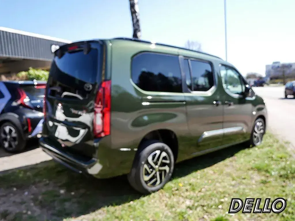 Neu Toyota Proace Verso City 131 PS (96 kW) 2026 Grün Kombi