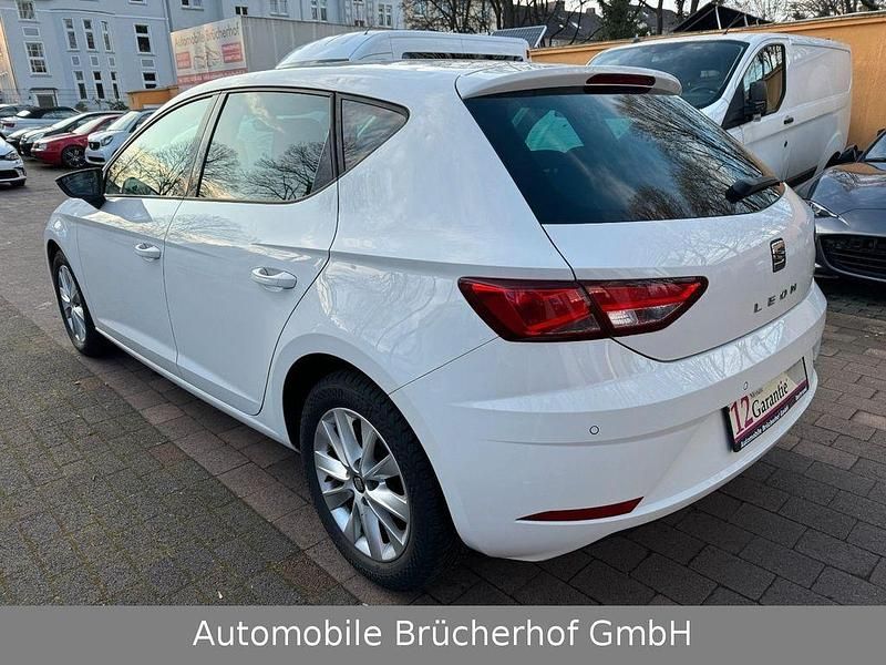 Gebraucht Seat Leon Style 125 PS (91 kW) 2017 White candy Limousine