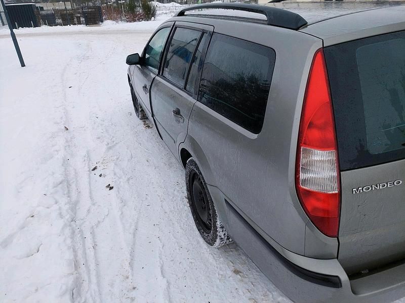 Gebraucht Ford Mondeo 125 PS (91 kW) 2002 Grau Kombi