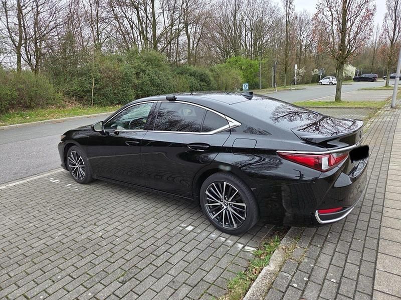 Gebraucht Lexus ES300H 218 PS (160 kW) 2022 Schwarz Limousine