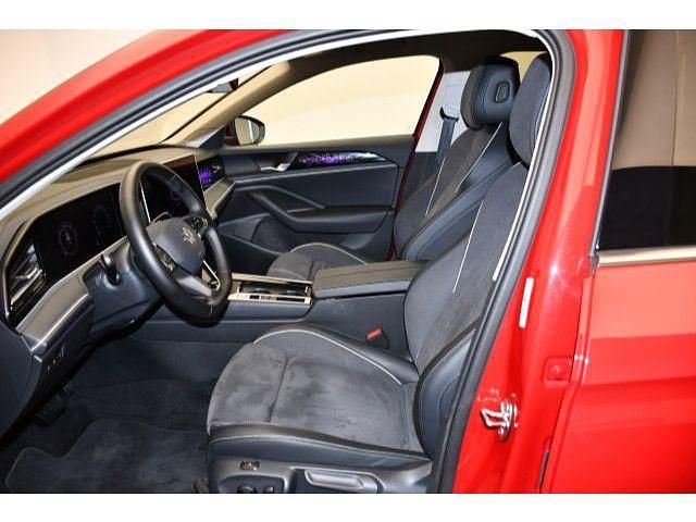 Gebraucht VW Passat Elegance 150 PS (110 kW) 2025 Chilirot metallic Kombi