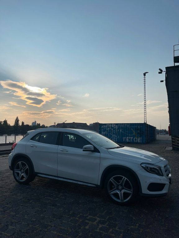 Gebraucht Mercedes GLA200 AMG line 156 PS (114 kW) 2015 Weiß SUV
