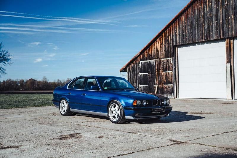 Używany BMW M5 Performance 340 KM (250 kW) 1992 Niebieski Kombi