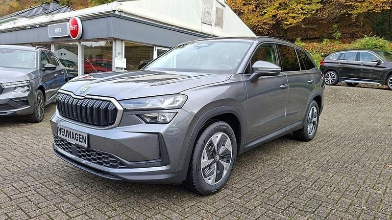 Grau Neu 2025 Skoda Kodiaq Selection SUV | 39.999 € (Guter Preis) - Bild 1/4