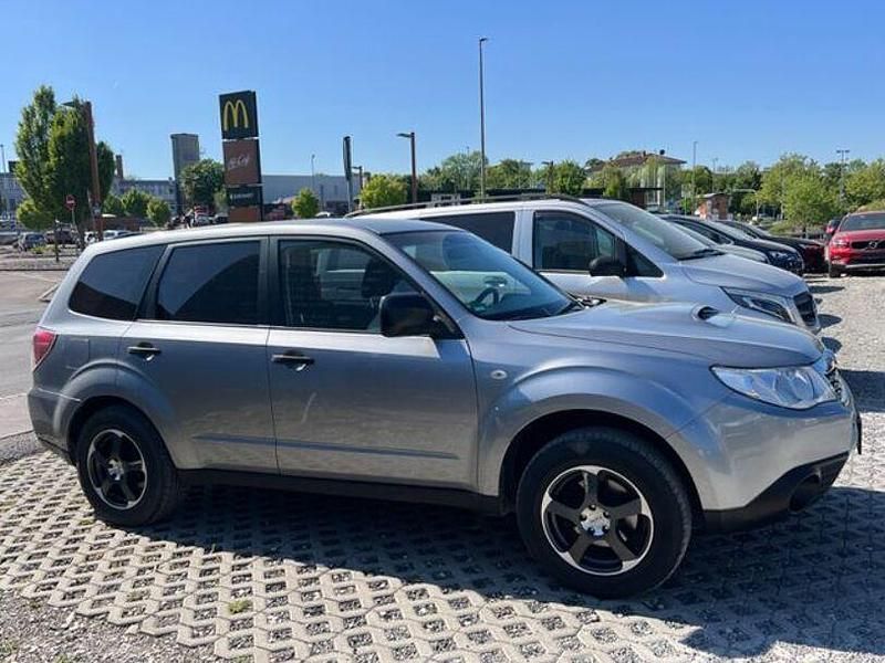 Gebraucht Subaru Forester Trend 147 PS (108 kW) 2011 Silber SUV