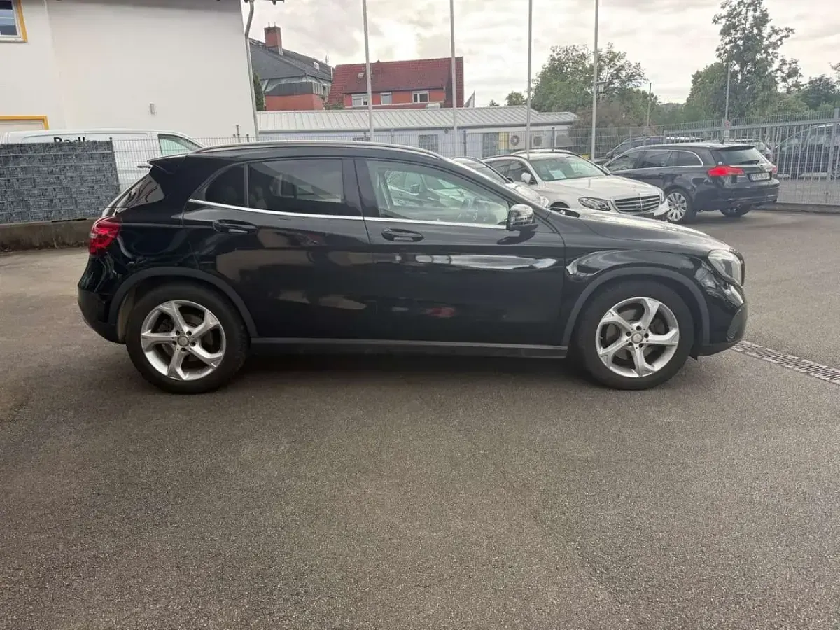 Gebraucht Mercedes GLA220 184 PS (135 kW) 2018 Schwarz SUV