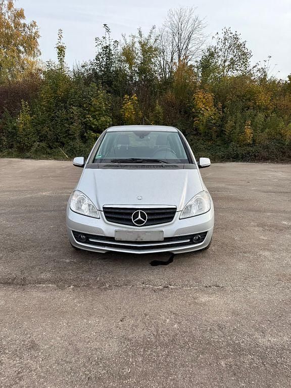Silber Gebraucht 2011 Mercedes A160 Limousine | 3.700 € (Guter Preis) - Bild 1/4