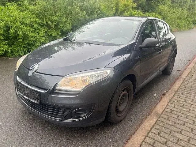 Gebraucht Renault Mégane 101 PS (74 kW) 2012 Grau Limousine