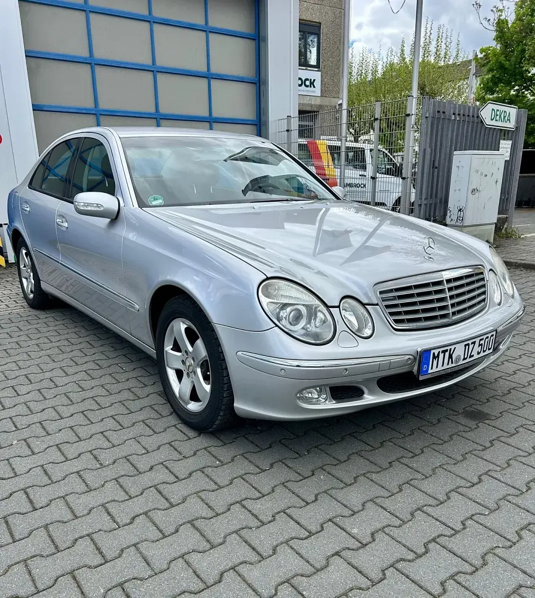 Gebraucht Mercedes E240 177 PS (130 kW) 2003 Silber Limousine