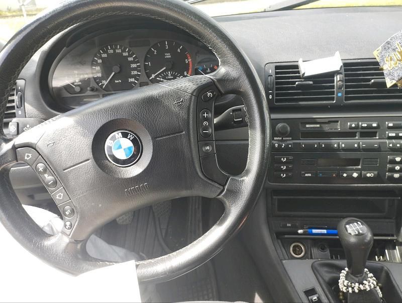 Gebraucht BMW 320 147 PS (108 kW) 2002 Grau Kombi