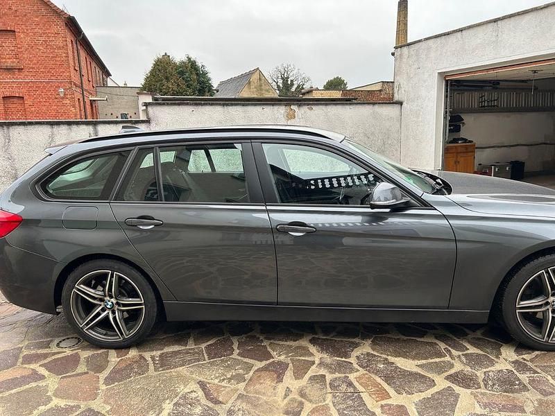 Gebraucht BMW 320 190 PS (139 kW) 2017 Grau Kombi