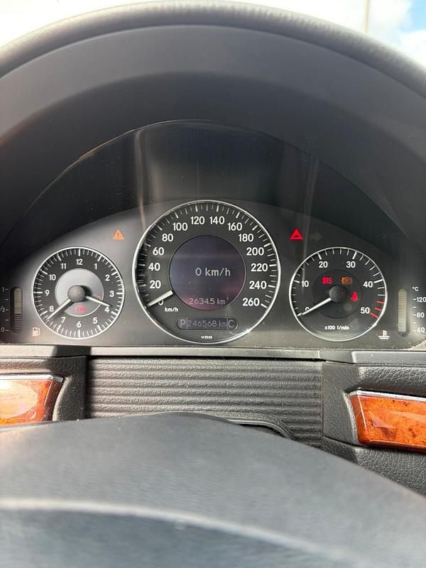 Second-hand Mercedes E270 177 CP (130 kW) 2003 Gri Berlinǎ