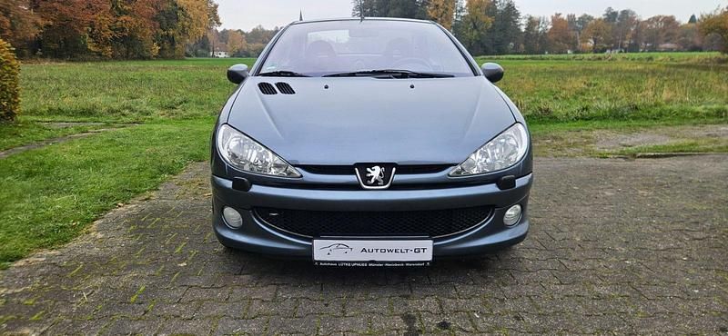 Grau Gebraucht 2005 Peugeot 206 CC Filou Cabrio | 1.350 € (Fairer Preis) - Bild 1/4