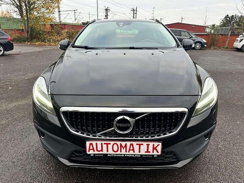 Gebraucht Volvo V40 CC Plus 150 PS (110 kW) 2019 Onyx black / metallic Kombi