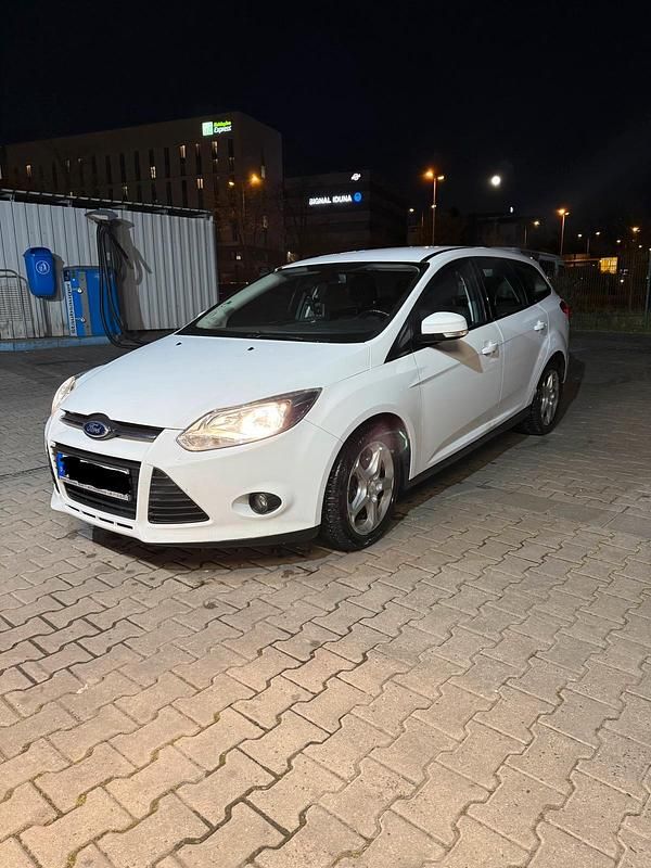 Gebraucht Ford Focus 2014 Weiß Kombi