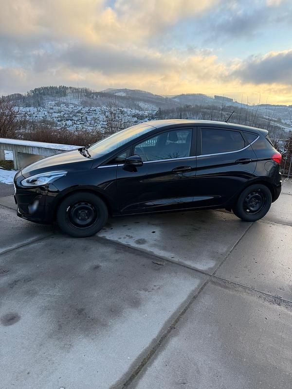 Gebraucht Ford Fiesta 101 PS (74 kW) 2018 Schwarz Kleinwagen