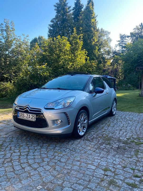 Silber Gebraucht 2013 Citroën DS3 Cabriolet Cabrio | 7.200 € (Fairer Preis) - Bild 1/4
