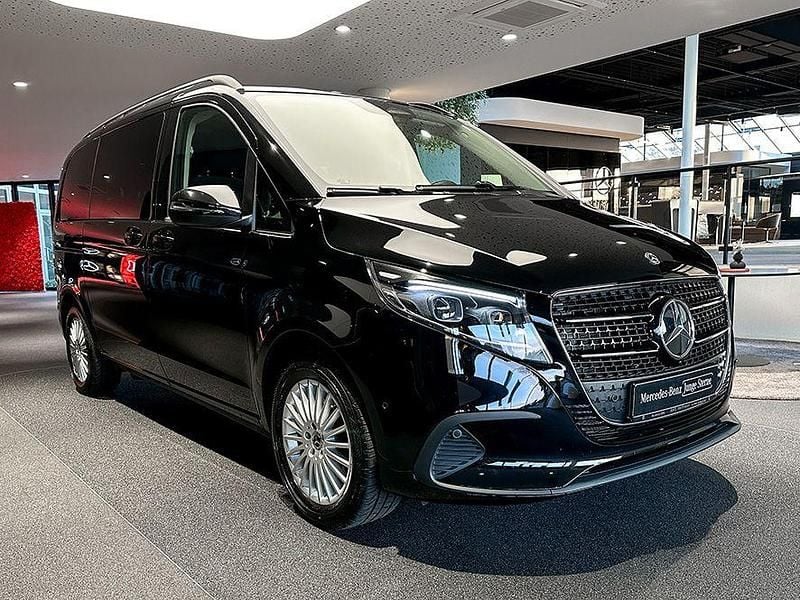 Gebraucht Mercedes V220 Style 163 PS (119 kW) 2025 Schwarz Van / Kleinbus