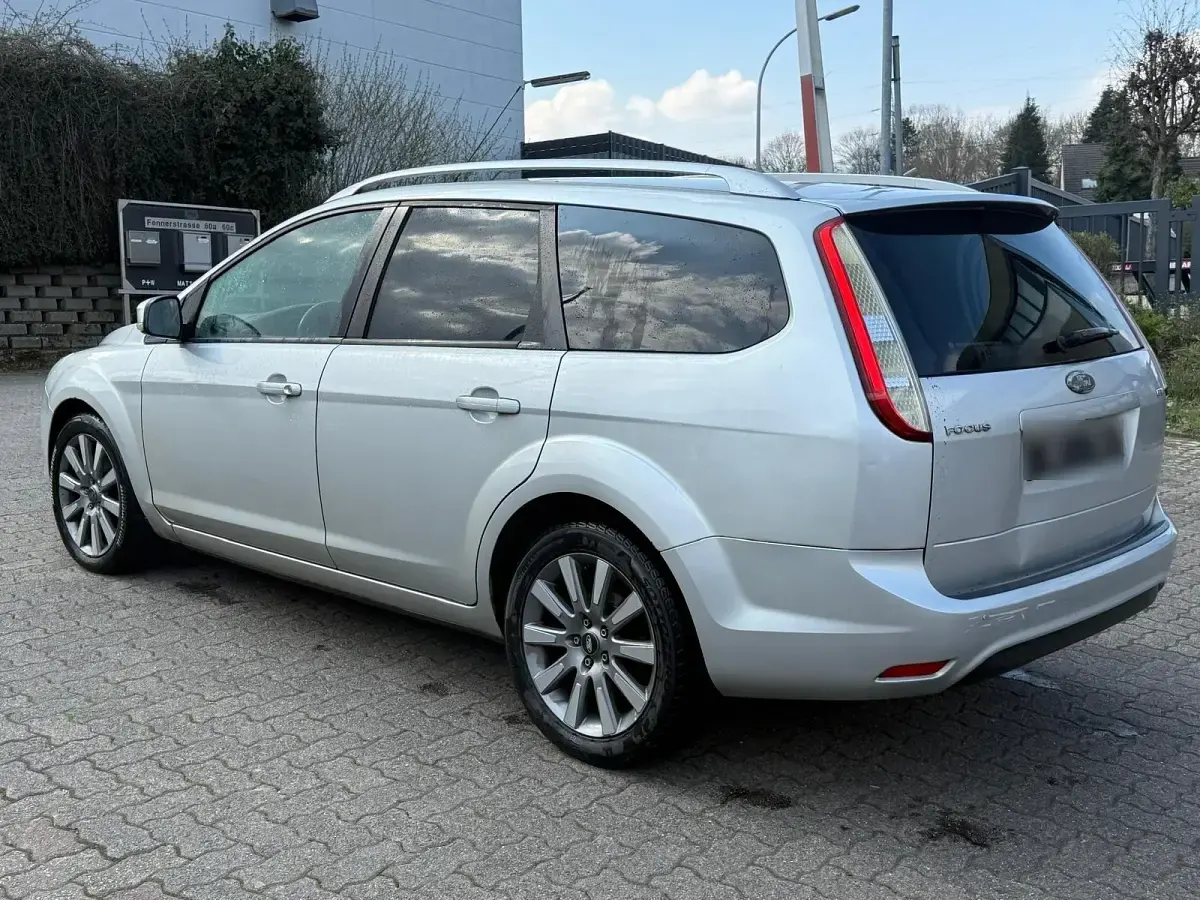 Gebraucht Ford Focus 109 PS (80 kW) 2010 Grau Kombi