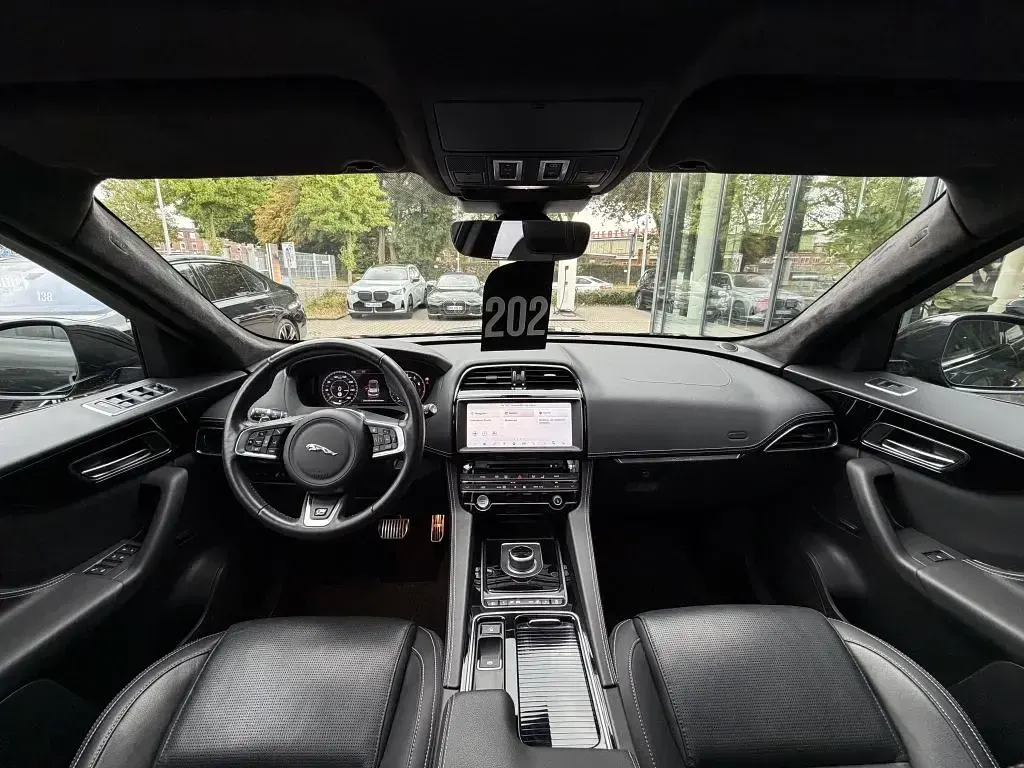 Gebraucht Jaguar F-Pace R-Sport 300 PS (220 kW) 2019 Carpathian grey SUV