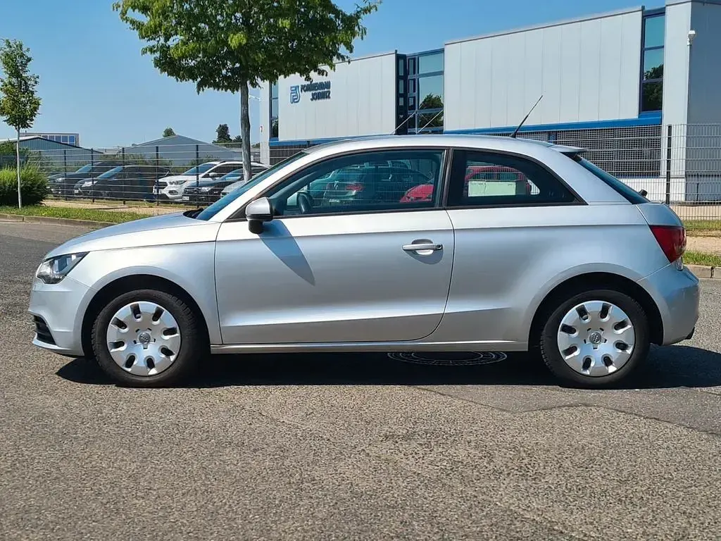 Gebraucht Audi A1 Attraction 122 PS (89 kW) 2012 Silber Kleinwagen