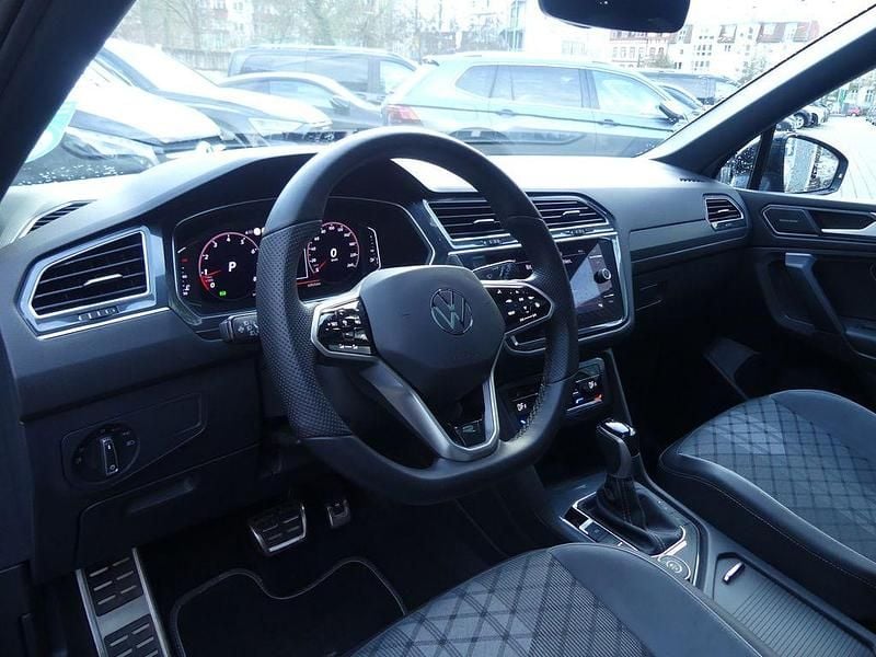 Gebraucht VW Tiguan Allspace R-line 245 PS (180 kW) 2023 Platinum grey metallic (metallic) SUV
