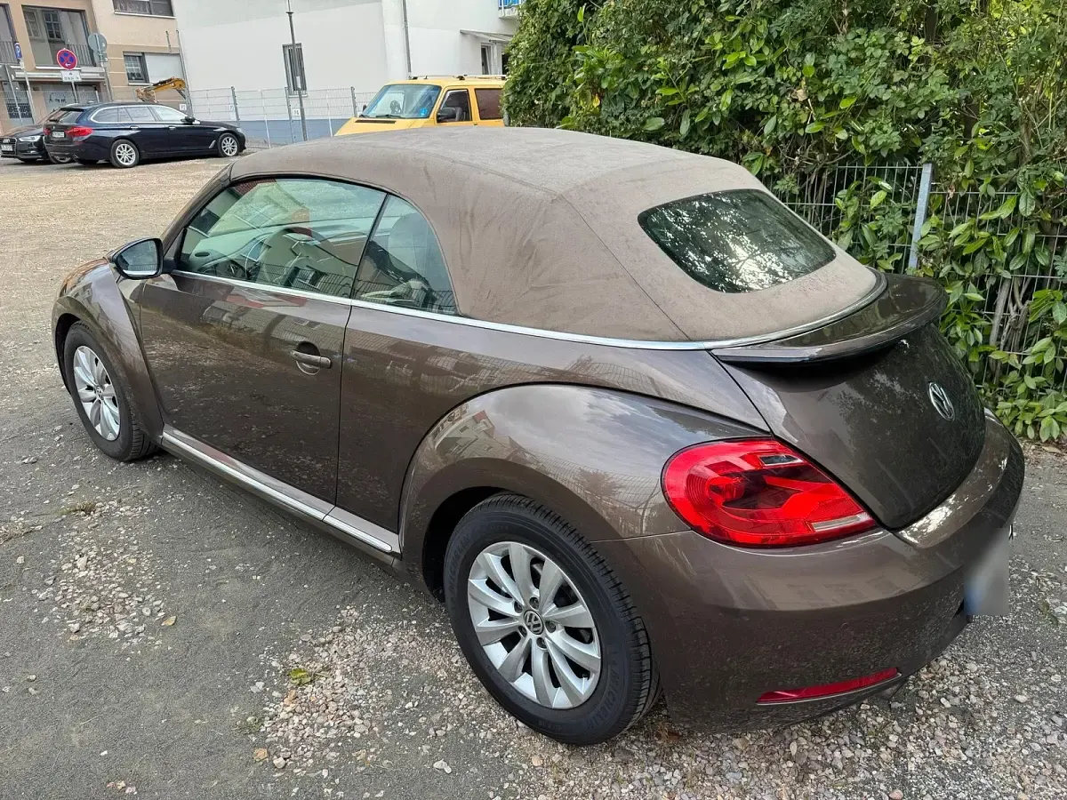 Gebraucht VW Beetle Cabriolet 104 PS (76 kW) 2014 Braun Cabrio