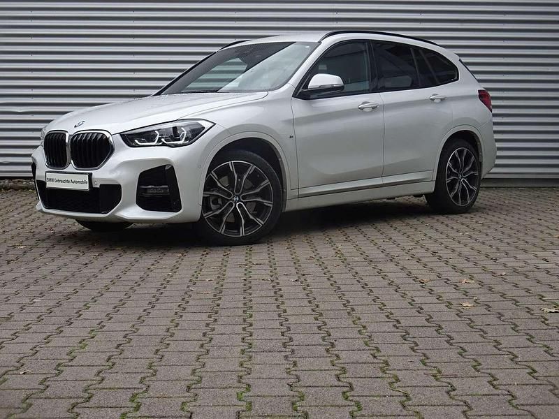 Mineralweiß met. Gebraucht 2021 BMW X1 M Sport SUV | 36.398 € (Teuer) - Bild 1/4