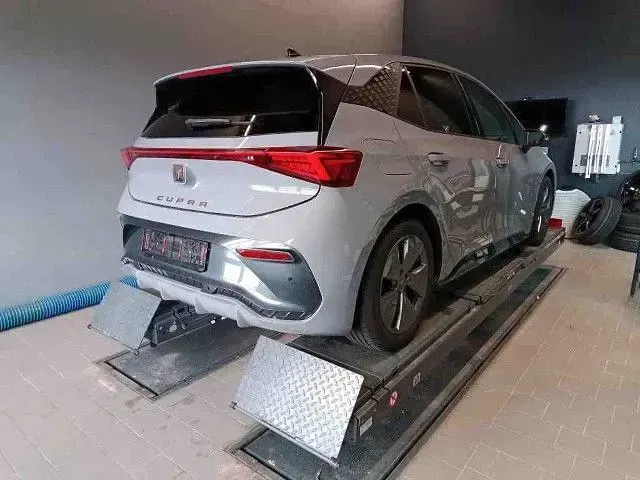 Gebraucht Cupra Born 150 kW (204 PS) 2024 Vaporgrau Kleinwagen