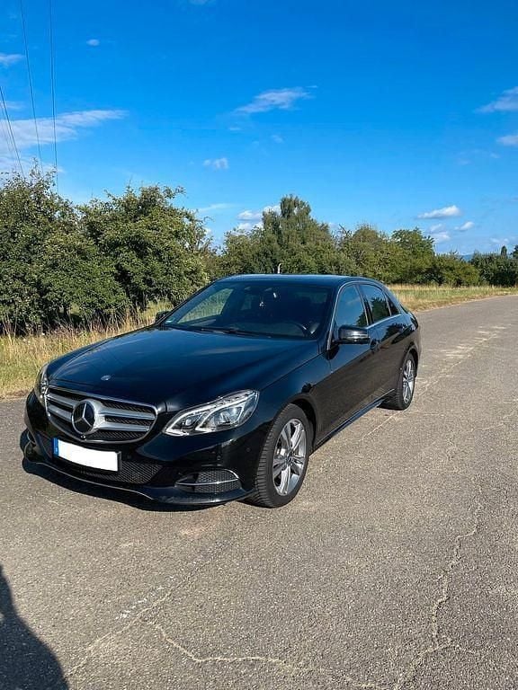 Schwarz Gebraucht 2015 Mercedes E300 Avantgarde Limousine | 17.000 € (Fairer Preis) - Bild 1/4