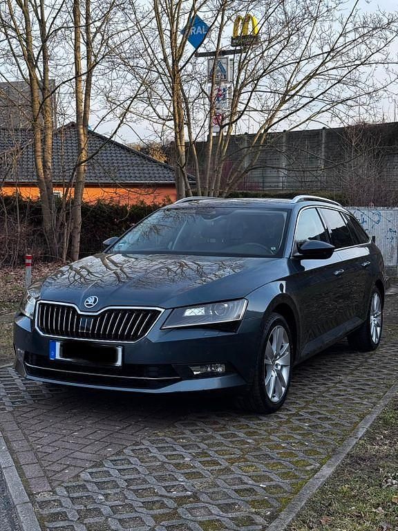 Gebraucht Skoda Superb Ambition 190 PS (139 kW) 2017 Grau Kombi