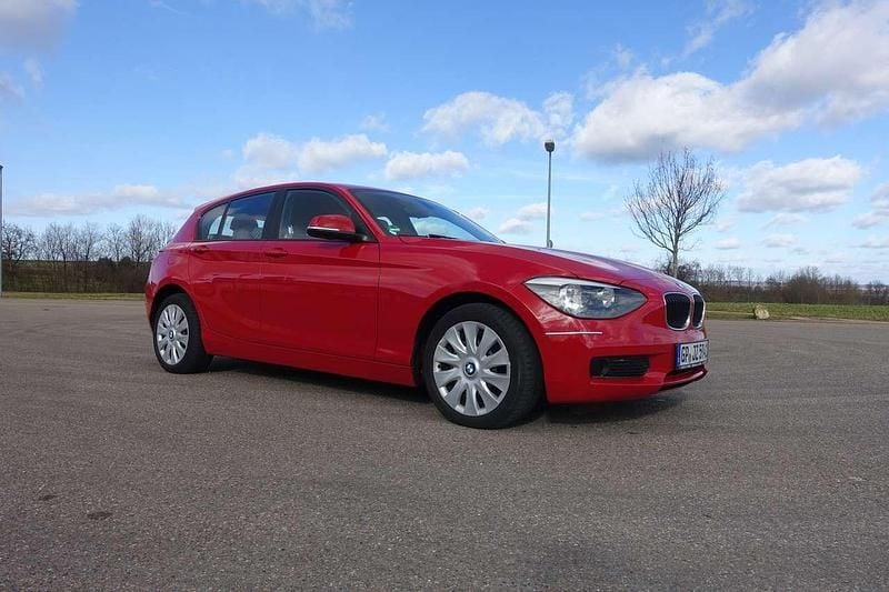 Karmesinrot Gebraucht 2012 BMW 116 Kleinwagen | 12.890 € (Teuer) - Bild 1/4
