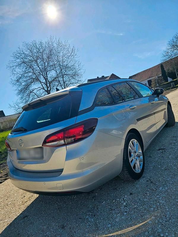 Używany Opel Astra 120 KM (88 kW) 2019 Srebrny Kombi
