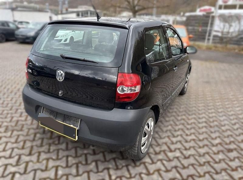 Gebraucht VW Fox Basis 54 PS (39 kW) 2009 Schwarz Kleinwagen