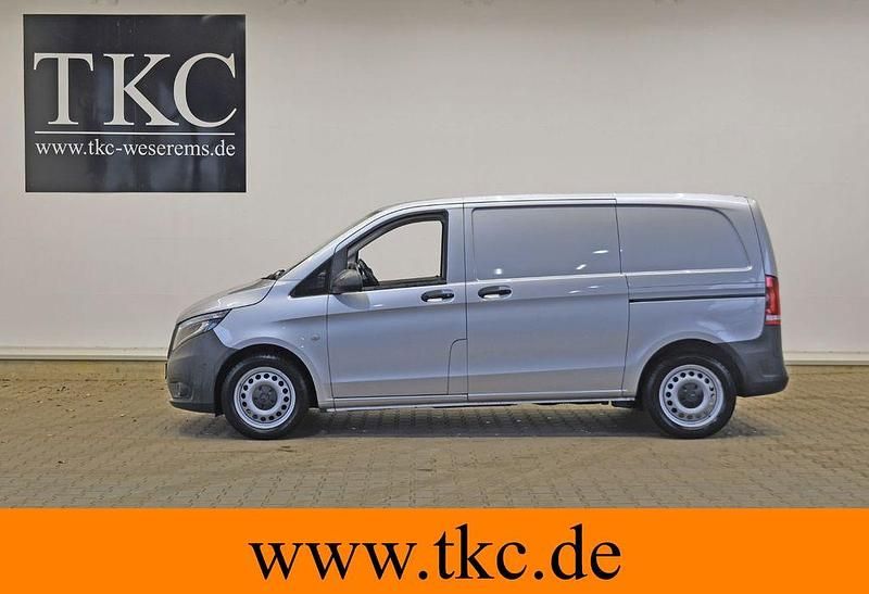 Silber Gebraucht 2022 Mercedes Vito Van | 25.347 € (Fairer Preis) - Bild 1/4