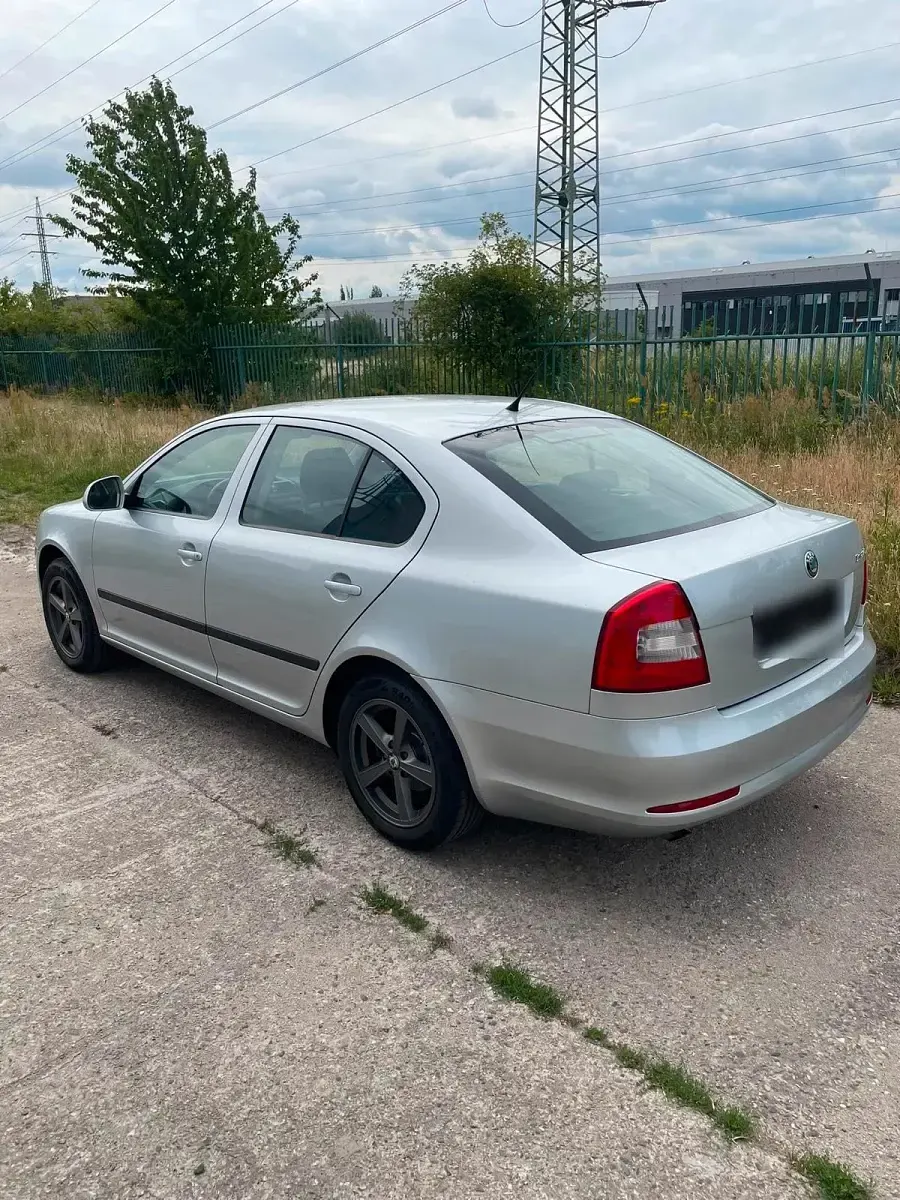Gebraucht Skoda Octavia 105 PS (77 kW) 2011 Silber Limousine