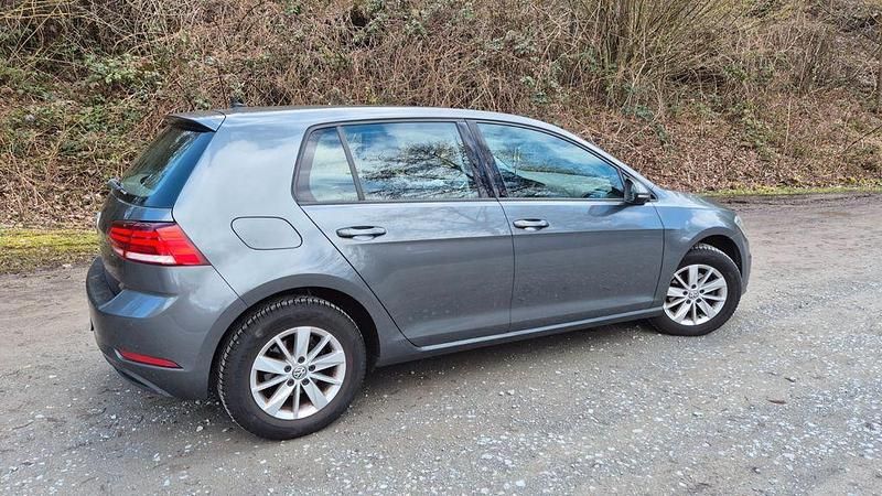 Gebraucht VW Golf VII 86 PS (63 kW) 2018 Grau Limousine