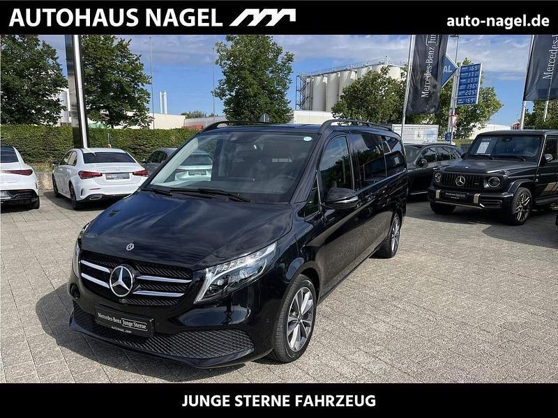 Obsidianschwarz (metallic) Gebraucht 2024 Mercedes V300 Avantgarde Van / Kleinbus | 59.890 € (Fairer Preis) - Bild 1/4