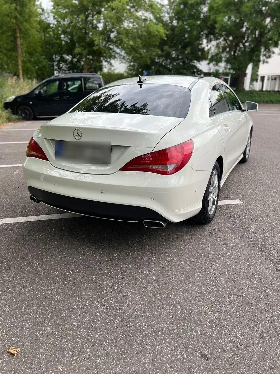 Gebraucht Mercedes CLA180 AMG line 122 PS (89 kW) 2015 Weiß Limousine
