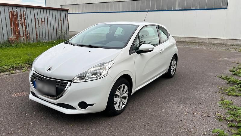Weiß Gebraucht 2015 Peugeot 208 Kleinwagen | 5.500 € - Bild 1/4
